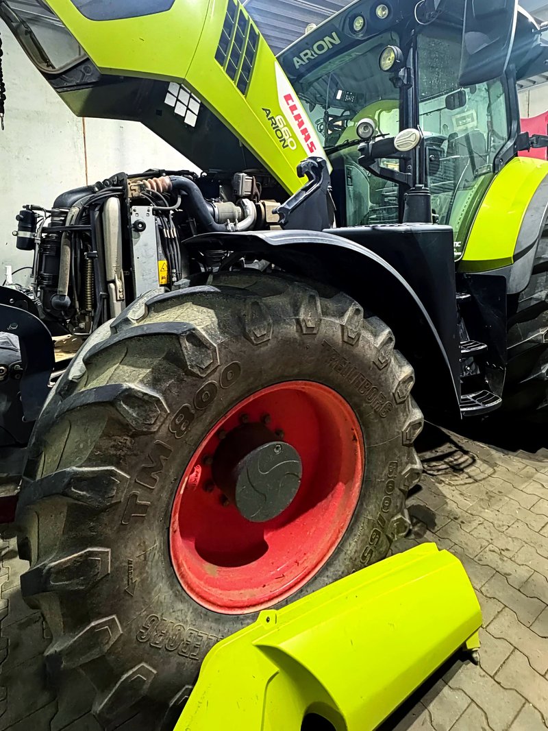 CLAAS Traktor in Reparatur